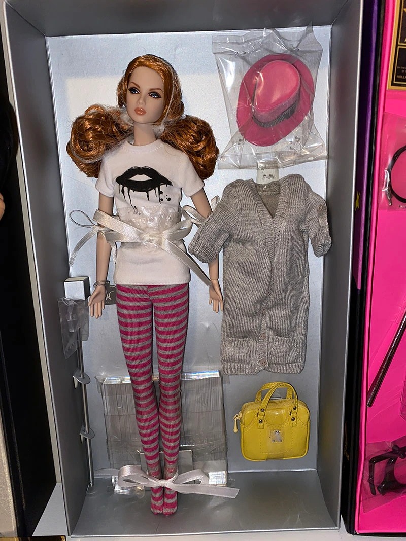 Barbie, Ellowyne, American Girl, and More: Nicole Randall Displays 