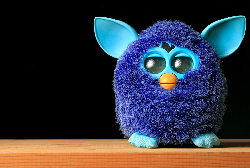 Ve li ricordate i Furby? Attenzione, alcuni adesso valgono una fortuna 