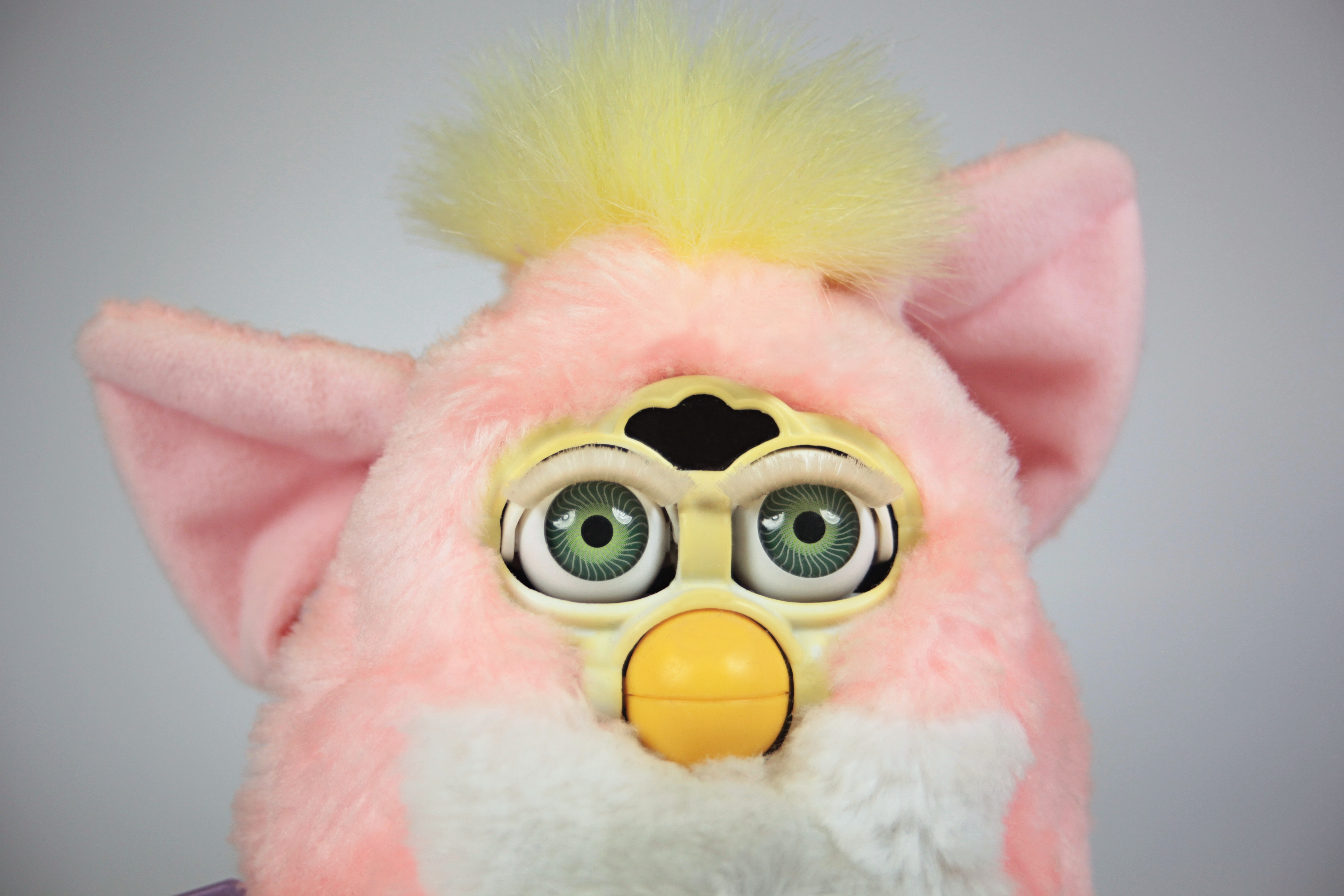 Ve li ricordate i Furby? Attenzione, alcuni adesso valgono una fortuna 