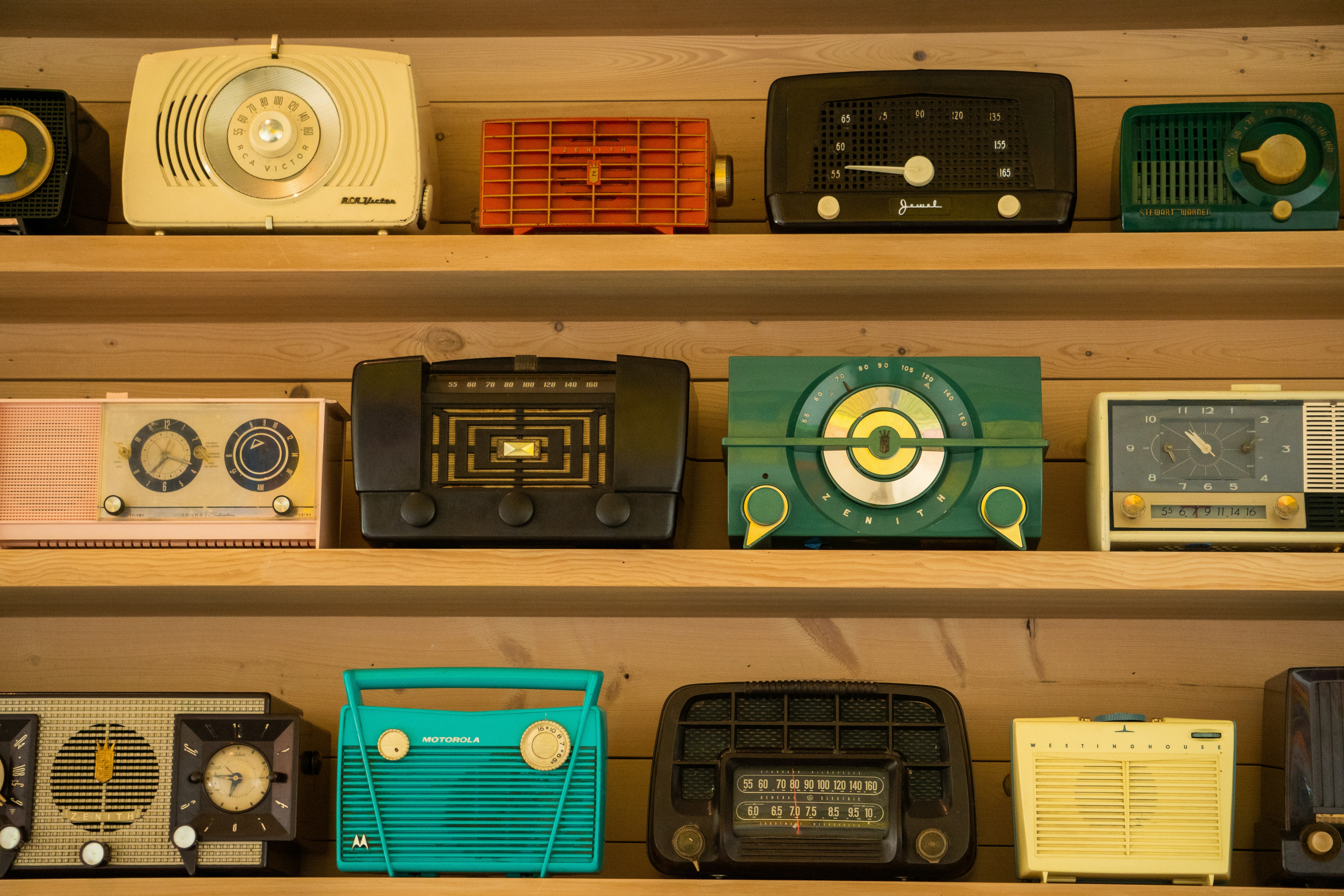 Why should I consider antique radio collecting as a hobby?
