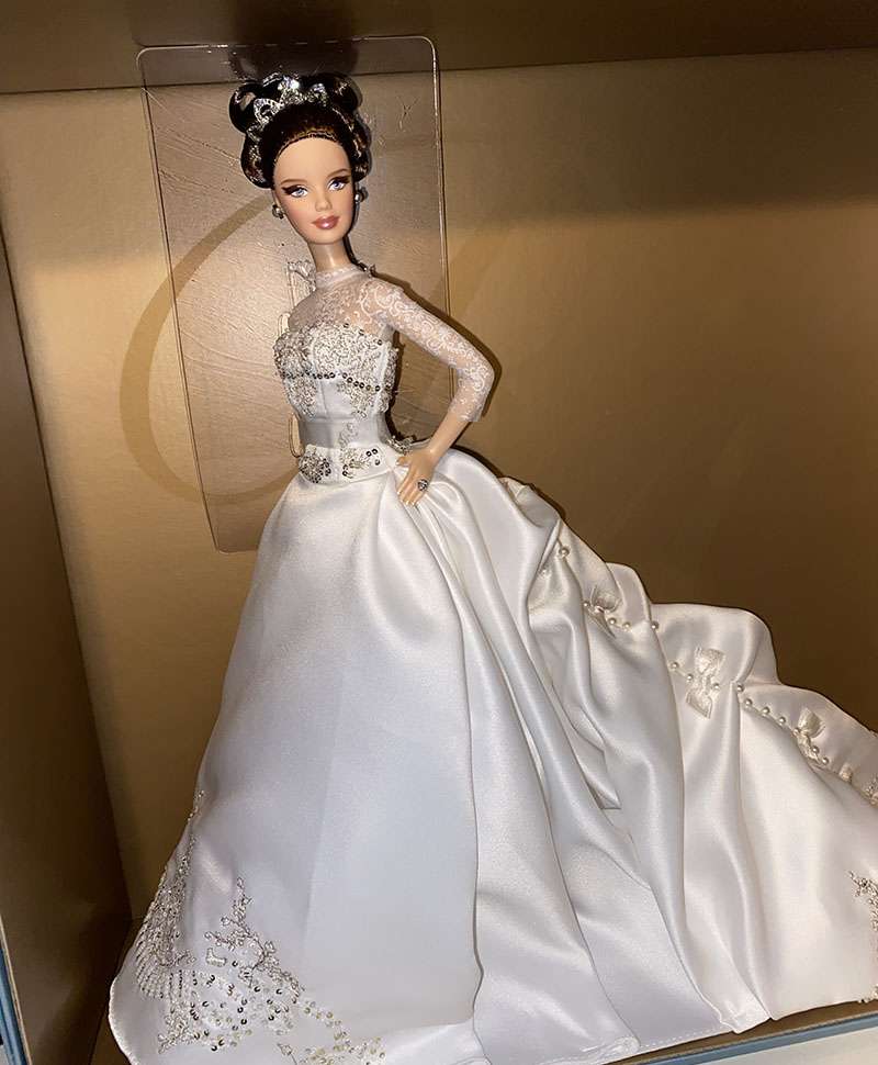 reem-acra-bride-detail-of-dress reem-acra-bride-detail-of-dress