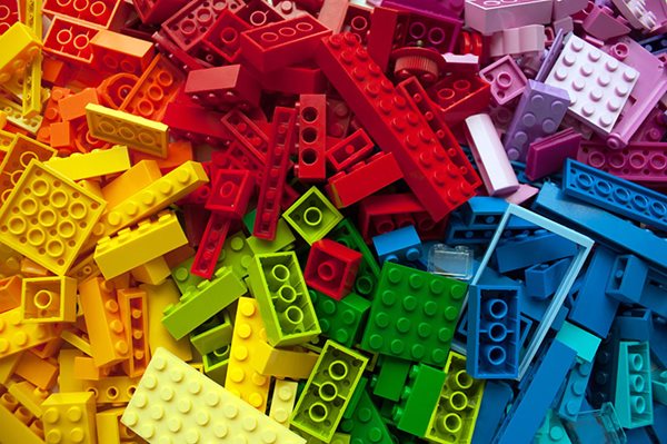 Legos_AdobeStock_285534099_800-min